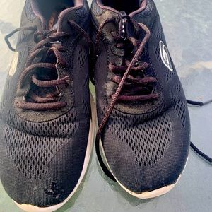 Sketchers running shoes